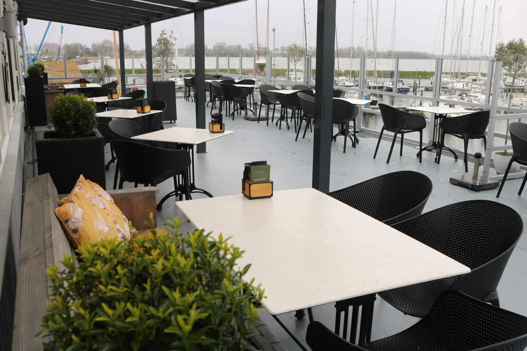 Restaurant  in de Jachthaven in Andijk