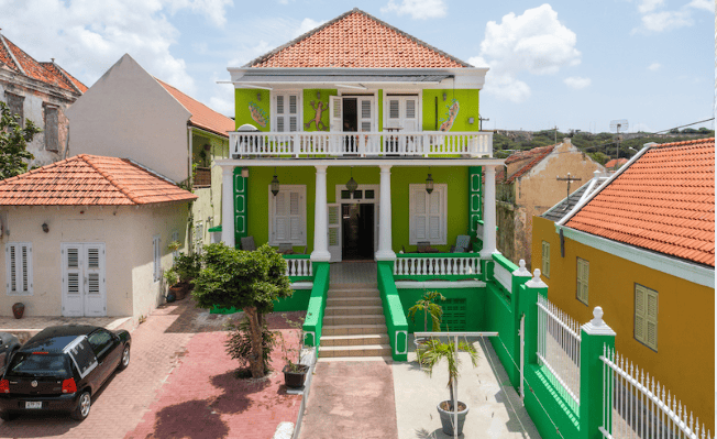 Pension met 24 kamers in Willemstad Curaçao