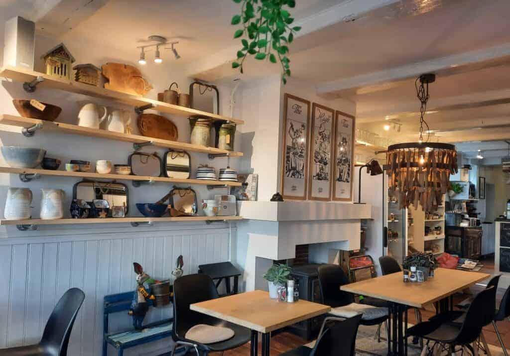 Lunchroom aan de Hoofdstraat Santpoort-Noord