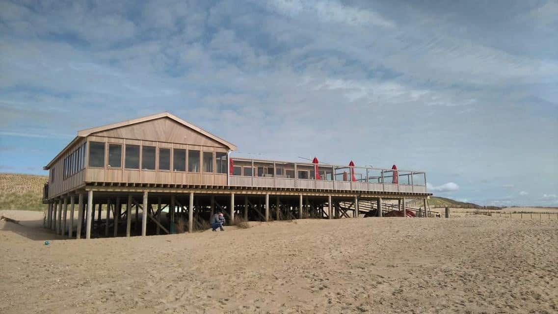 Strandpaviljoen met 46 strandhuisjes