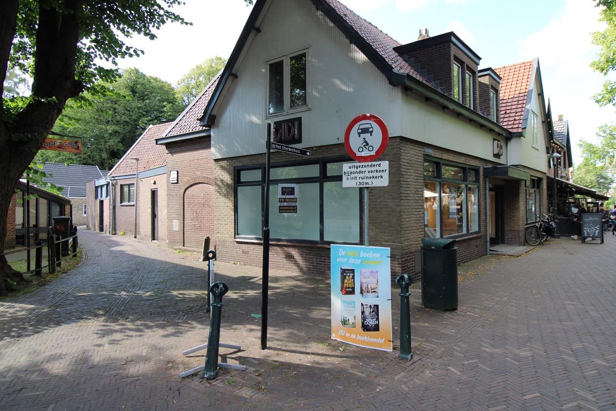 Twee casco horecaruimtes in het centrum van Bergen