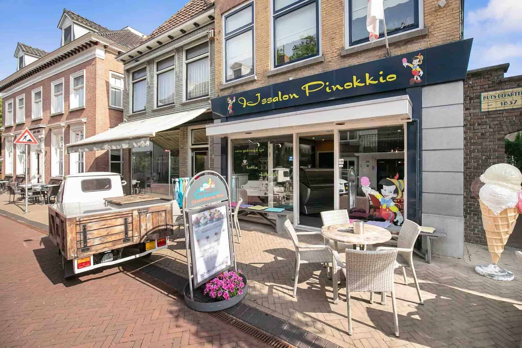 Verhuurd IJssalon in de winkelstraat van Werkendam