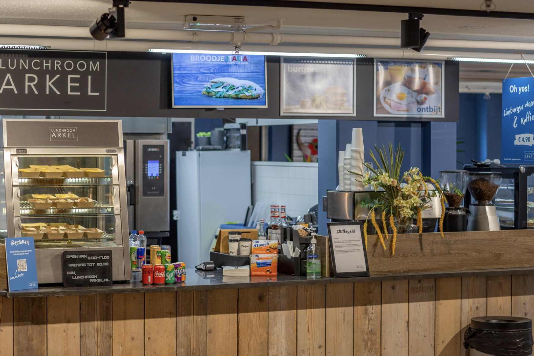 Arkel | Lunchroom in druk winkelcentrum met bekende winkelketens
