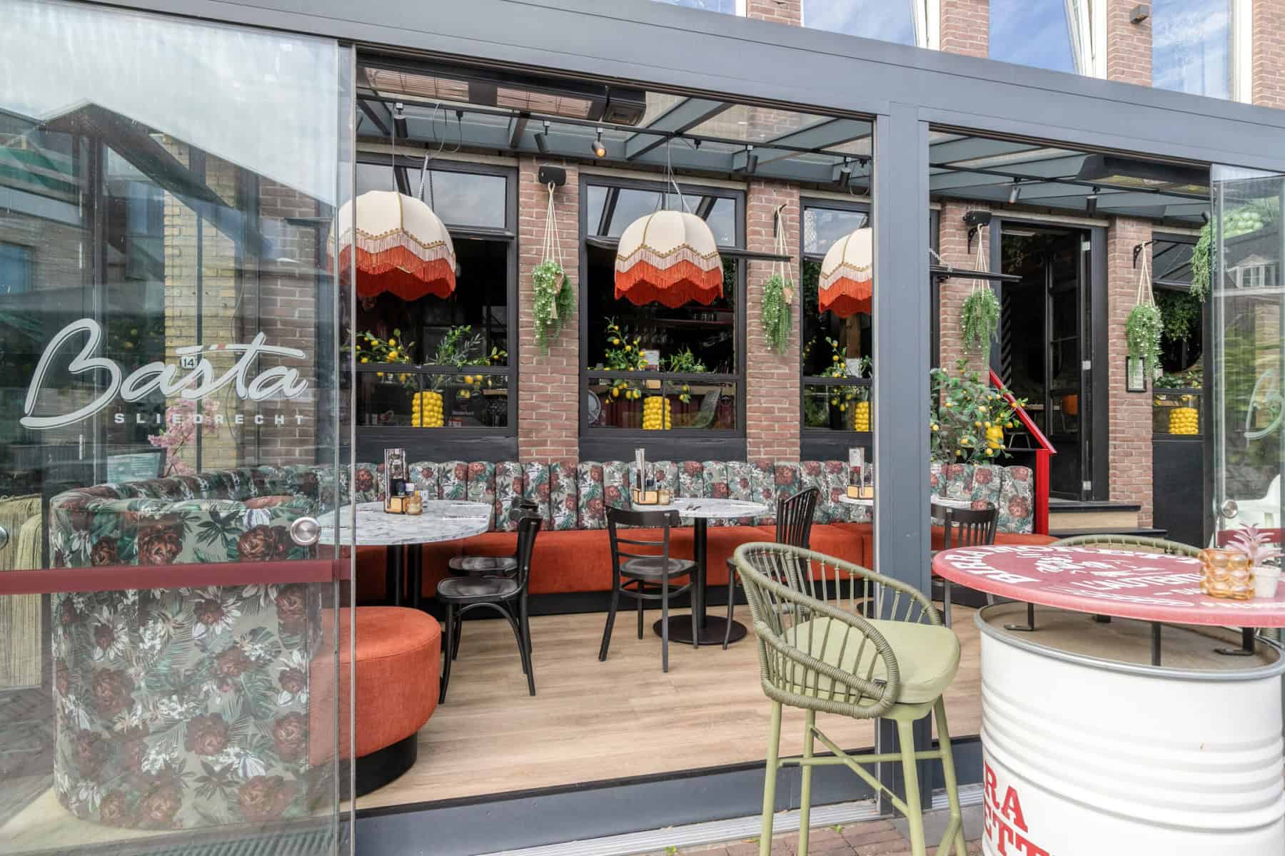 Drechtsteden | Italiaanse shared dining met gezellige serre en heerlijk terras!