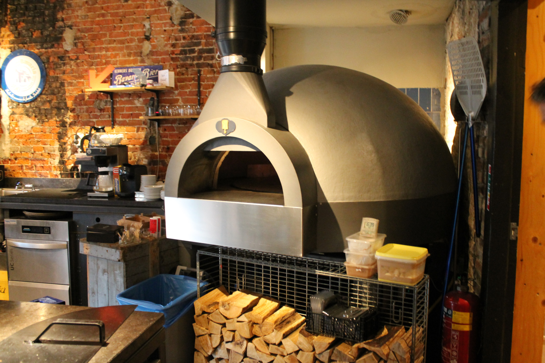 Luxe, robuuste in nieuwstaat verkerende inventaris (Eindhoven)