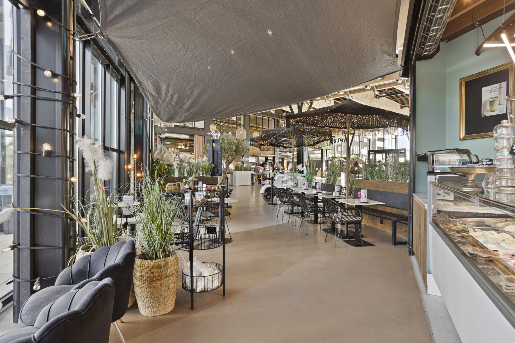 Prachtige ijssalon en barista café in Almere