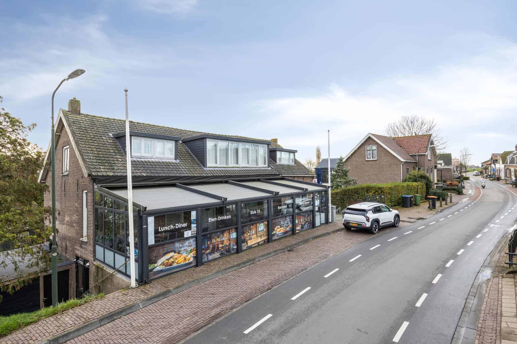 Groot-Ammers | te koop heerlijk biljart dart en eetcafe met overdekt verwarmd terras / serre op de dijk.