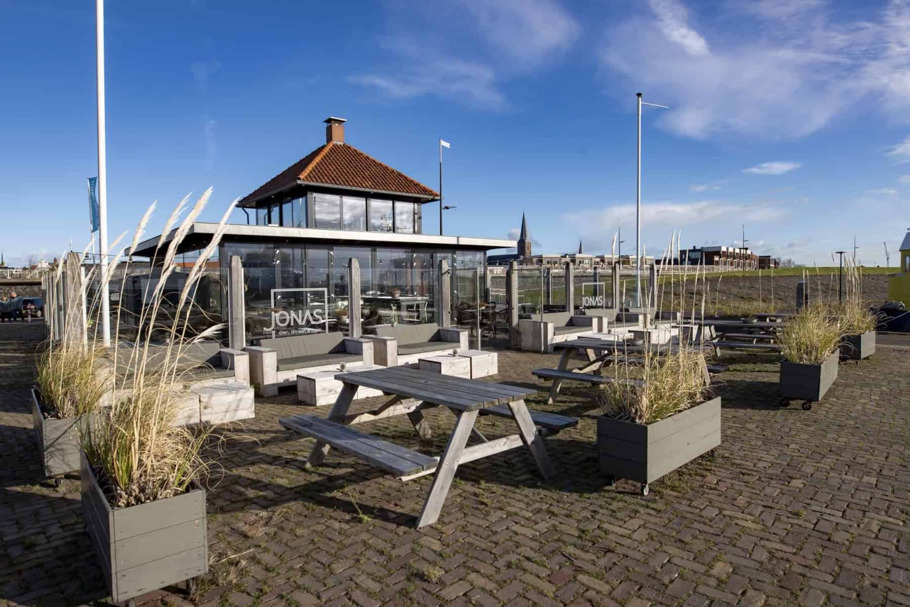 Harlingen: Café Restaurant Jonas