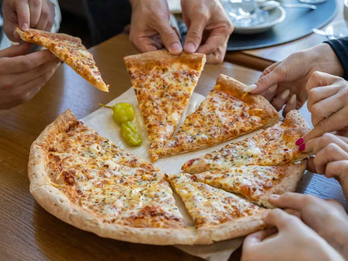 Cafetaria en afhaalpizzeria op groot vakantiepark