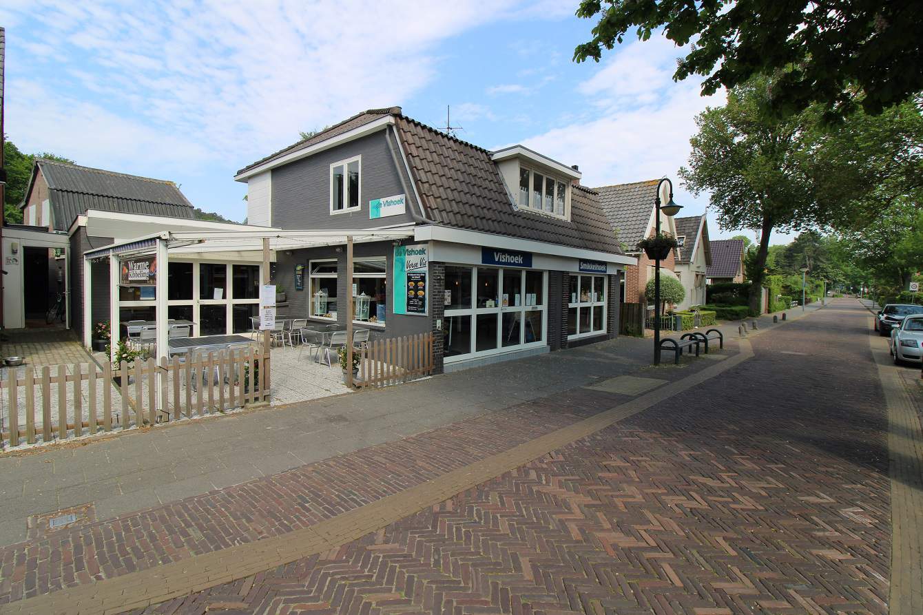 Viszaak met cafetaria en appartement in Schoorl