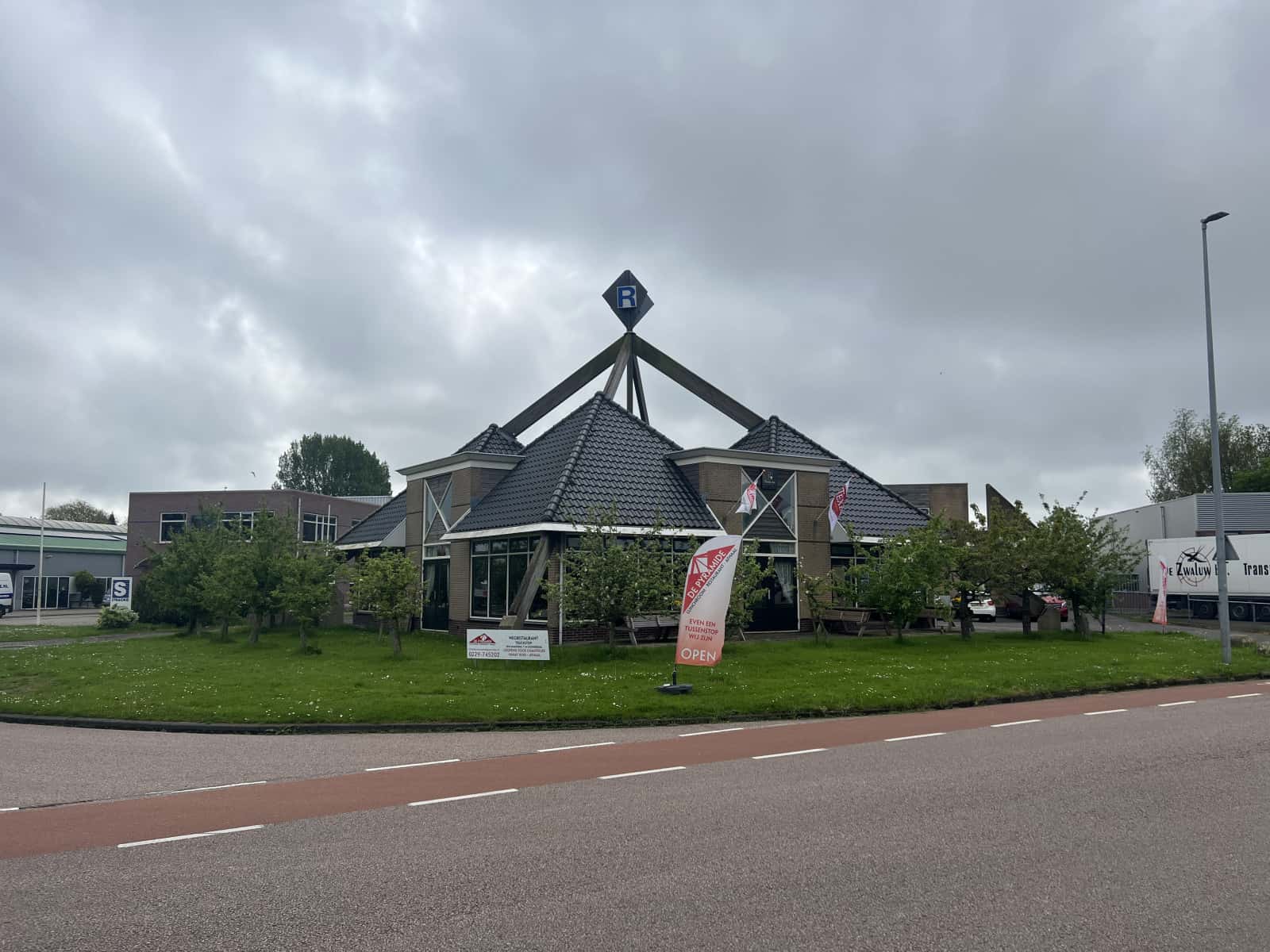 Lunchroom-Restaurant-Truckstop in Zwaag