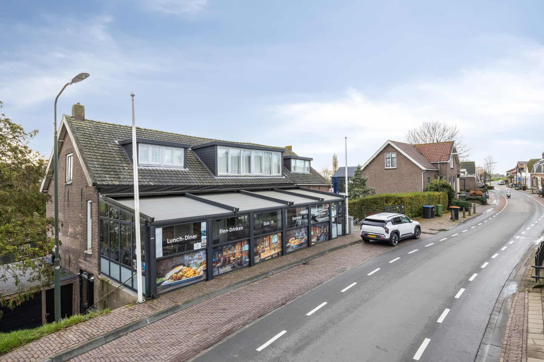 Groot-Ammers | te koop heerlijk biljart dart en eetcafe met overdekt verwarmd terras / serre op de dijk.