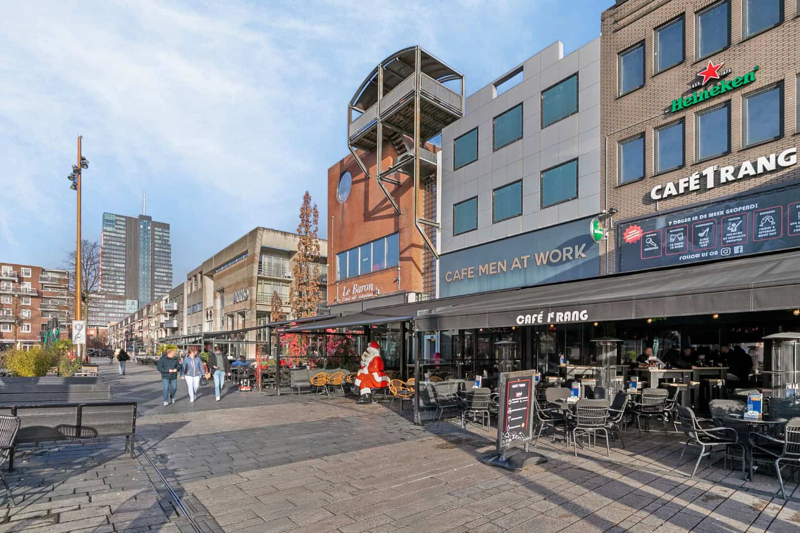 Iconisch horecapand met 3 verdiepingen op de Grote Markt in Almere