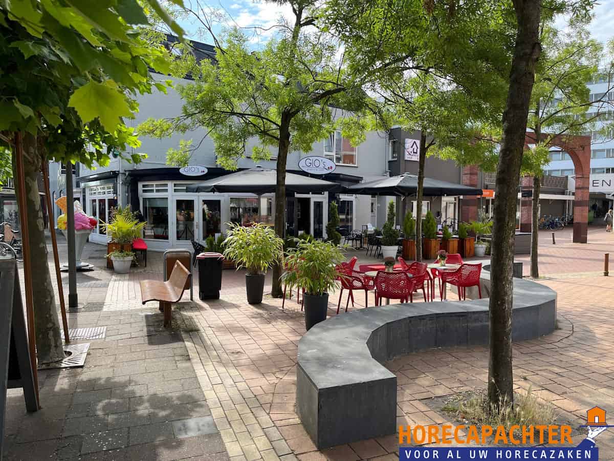 Velp | Lunchroom, IJssalon met bedrijfswoning