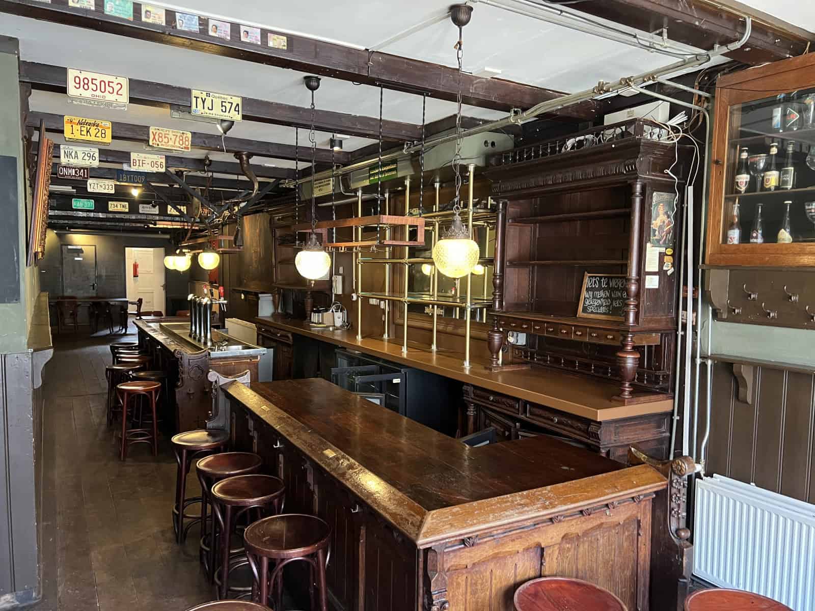 Café ’t Moddermannetje vlakbij het NS Station