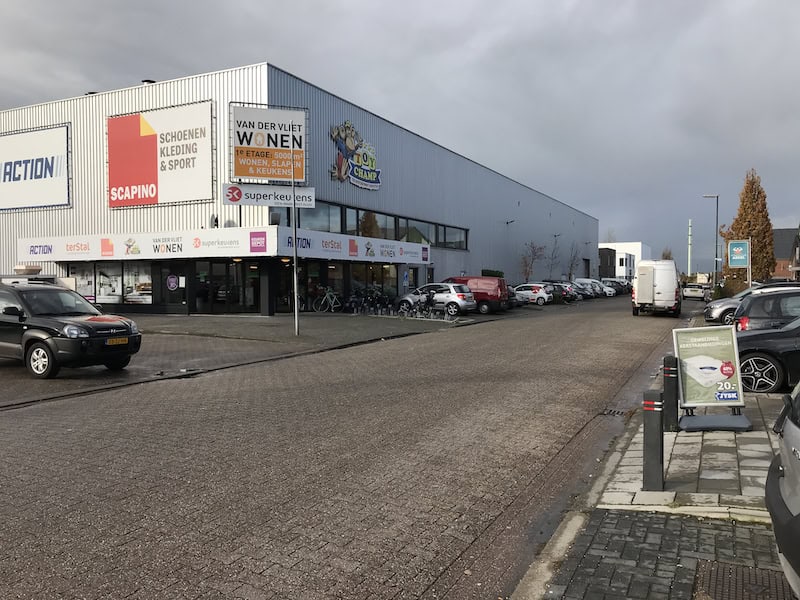 Arkel | Casco horecaruimte ingang drukke woonmall – VERKOCHT – VERHUUR