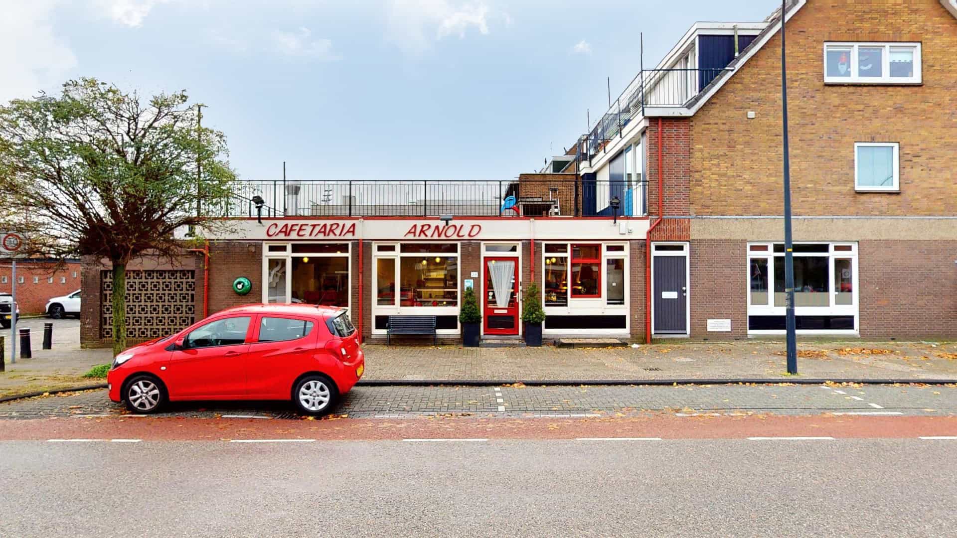 Goedlopende Cafetaria aan de Saturnusstraat