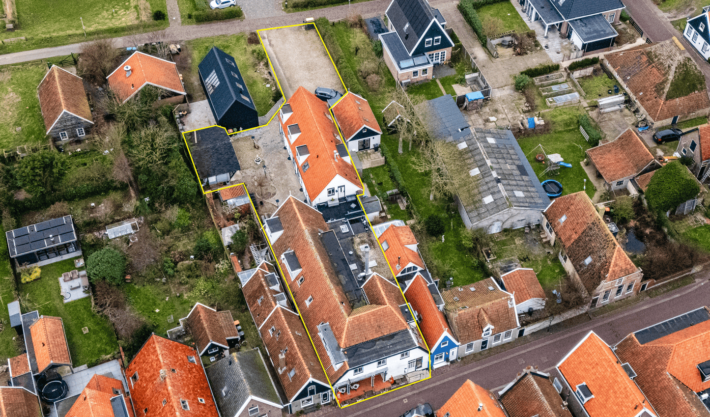 Hotel met appartement, restaurant en woning op Texel