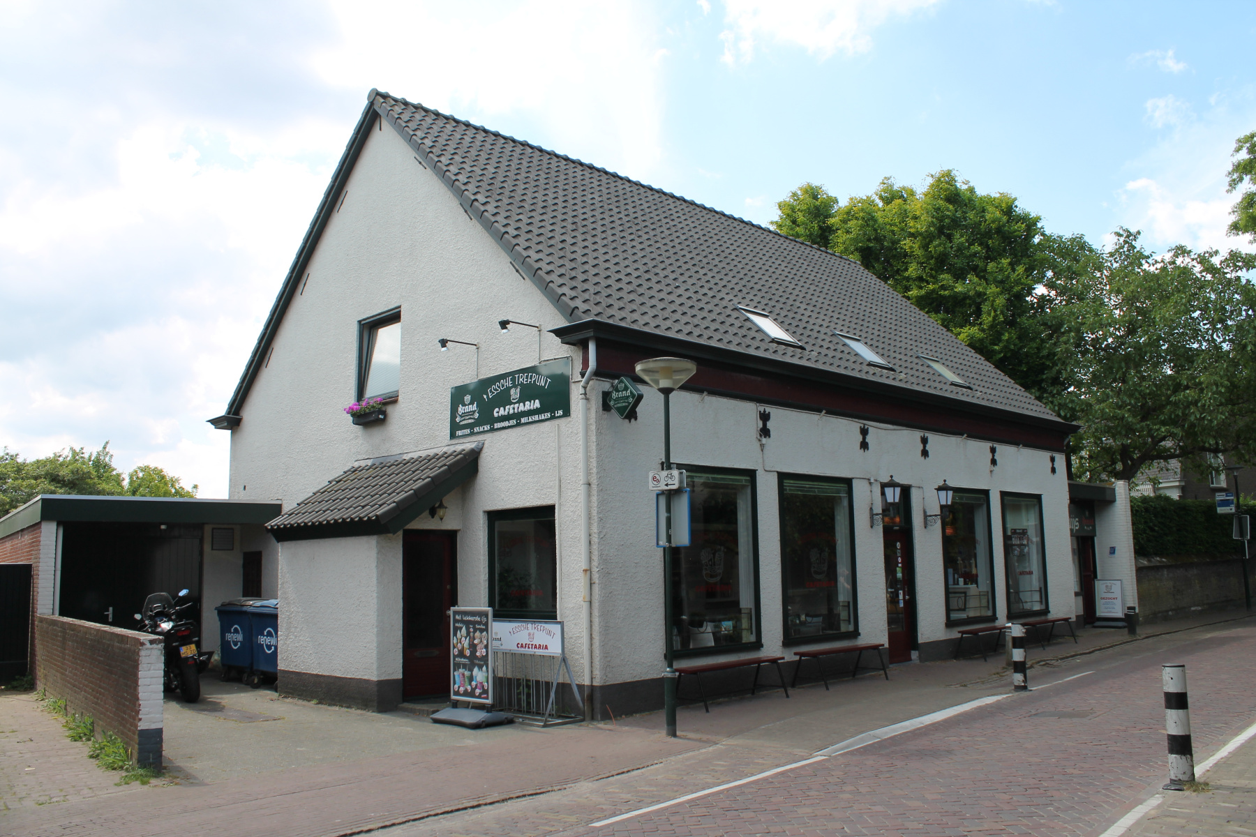 Cafetaria ’t Essche Trefpunt Esch met Onroerend Goed