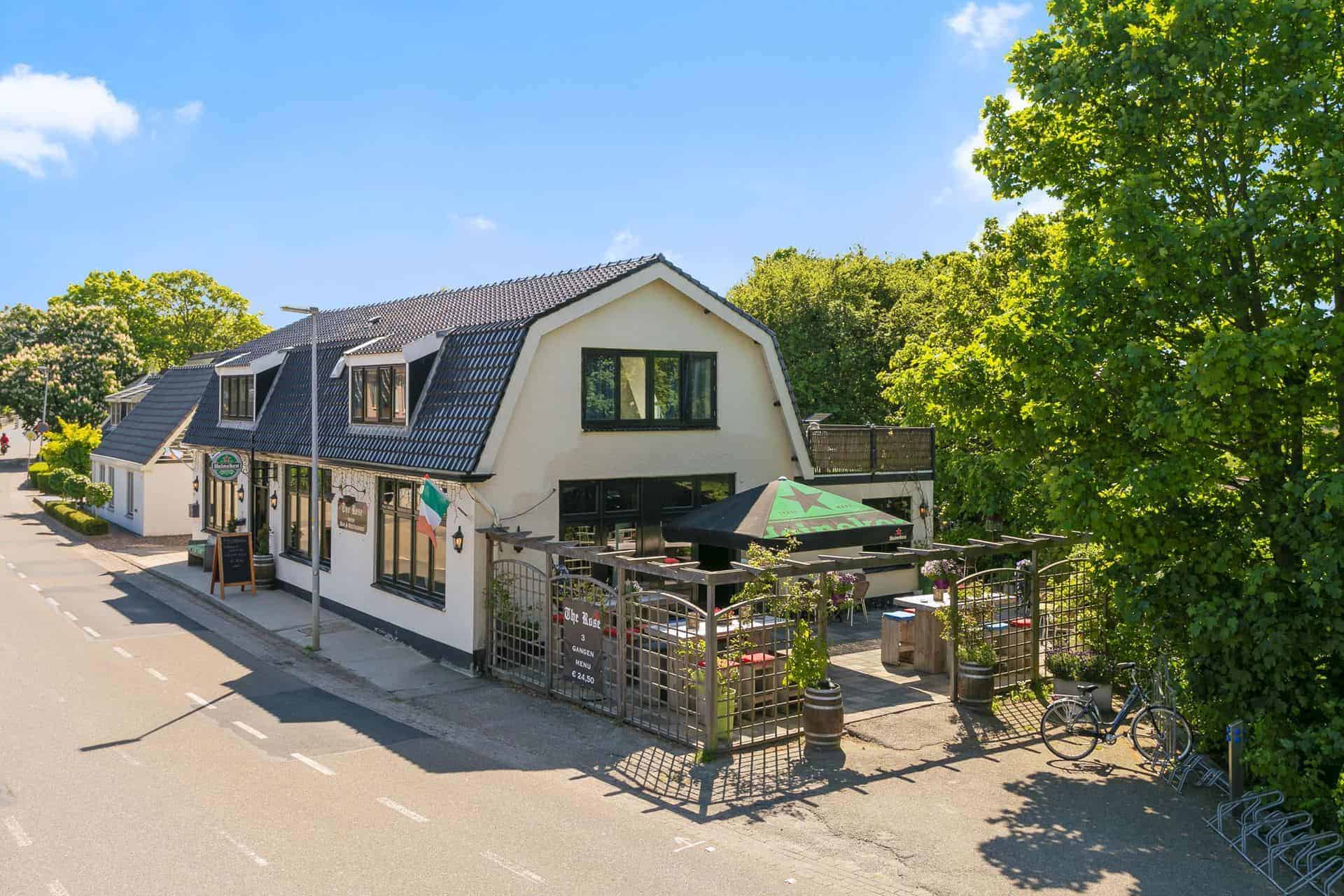 Café-restaurant met terras en bovenwoning in Alkmaar