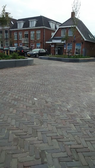 Herbergh : Oer ’t Hout in Grou .