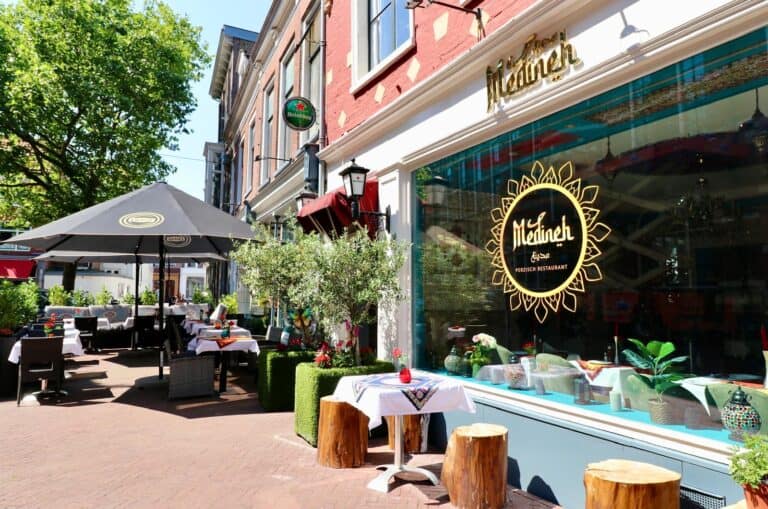 Restaurant met ruime bovenwoning ter overname in Leeuwarden